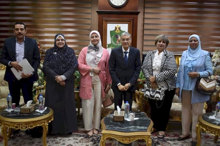 محافظ المنيا يلتقى وفد المجلس القومى للمرأة لمناقشة سبل دعم أنشطة الفرع بالمحافظة