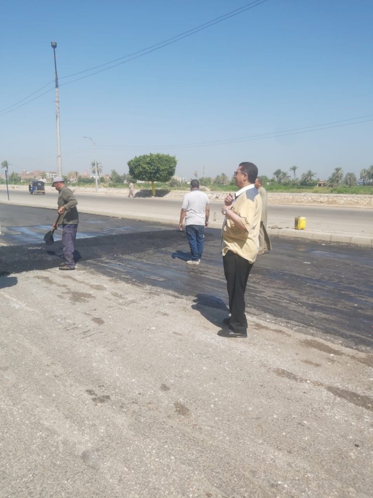 إنشاء مطبات مطابقة للمواصفات بمناطق متفرقة وحيوية في مدينة اهناسيا