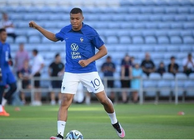 ثلاث مصادر تؤكد :مليار يورو لضم مبابي للهلال السعودي موسم واحد
