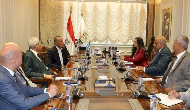 ‎ وزير قطاع الأعمال العام يبحث مع رئيس هيئة الشراء الموحد إنشاء أول مصنع لأكياس الدم في مصر