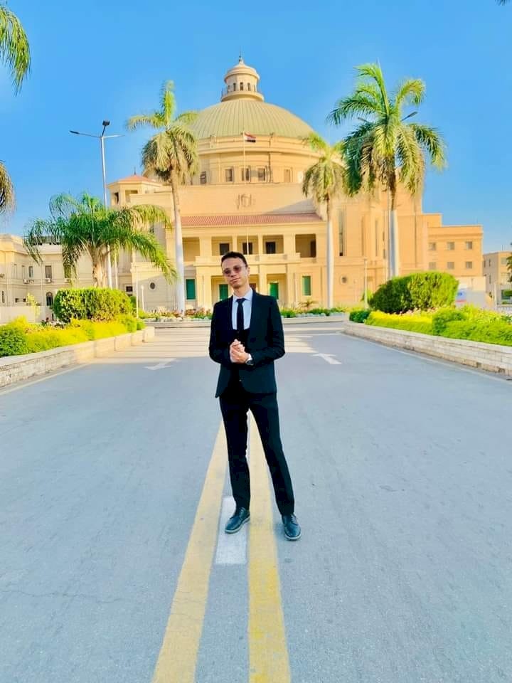 مليار مبروك التخرج يا باشمهندس