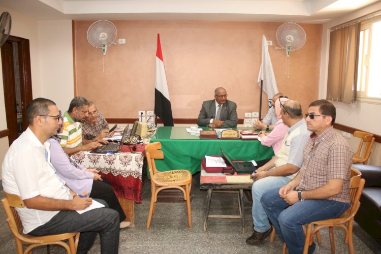 زيارة مفاجئة للتفتيش علي إدارة بني سويف التعليمية