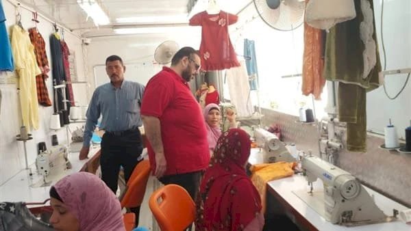 "عمل المنيا" تختتم برنامجا تدريبيا على مهن التفصيل والخياطة