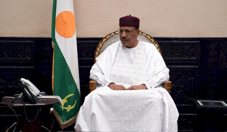 النيجر علي صفيح ساخن والحرس يحتجز الرئيس وإدانة افريقية ودولية واسعة