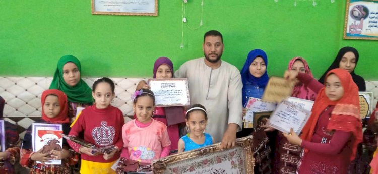 تكريم حفظة القرآن الكريم بمجمع عباد الرحمن بقرية الحجيرات بقنا