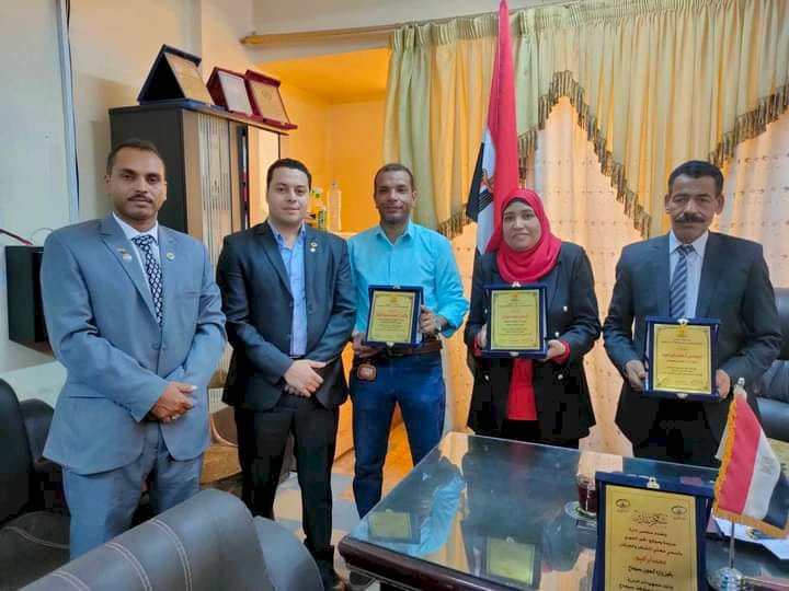 حزب مصر القومي يكرم عددًا من قيادات محافظة سوهاج