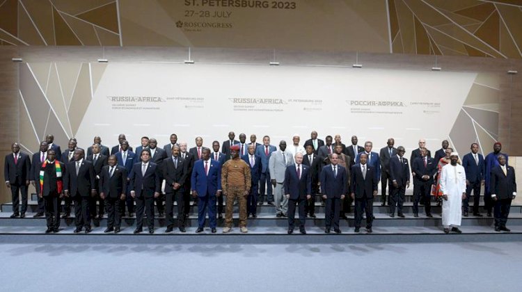 الرئيس السيسي يشارك في صورة تذكارية لقادة  القمة الأفريقية الروسية الثانية