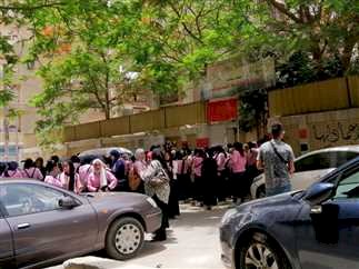 ٣٥٩٨٣ طالبًا وطالبة يؤدون امتحانات الدور الثاني للدبلومات الفية بالمنيا دون شكاوى