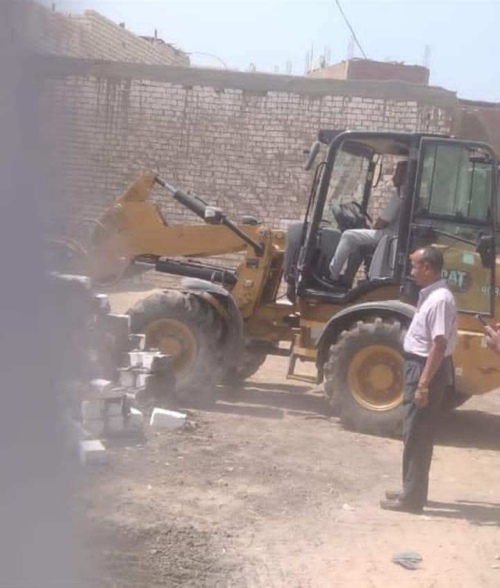 ازالة ٤١ حالة تعدي علي اراضي زراعية بالمنيا