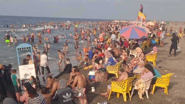 بالصور: زحام شديد بمصيف بلطيم وإقبال غير مسبوق وتوفير كافة الخدمات