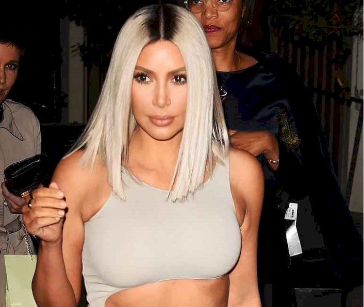 كيم كارداشيان تظهر بثوب التسعينات وتبهر متابعيها