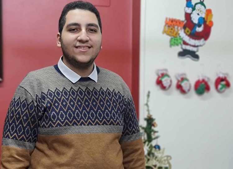 بيمن أيمن يتفوق وكلية الطب تناديه