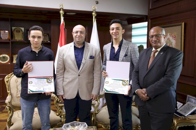 محافظ بني سويف يكرم ابني المحافظة من أوائل الثانوية العامة على مستوى الجمهورية