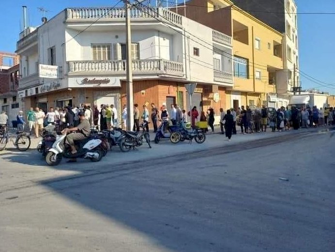 الخبز بالطوابير في تونس وقيس سعيد يتهم المعارضة