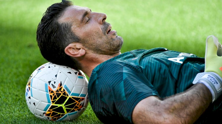 بوفون يعلق قفازه.. كرة القدم تودع درعها الإيطالي