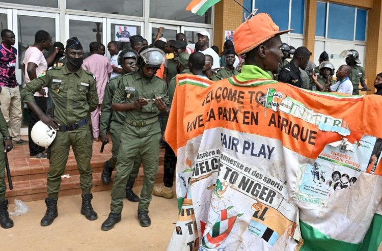 بلينكن اتصل برئيس النيجر بازوم والجميع يفضل حل الازمة دبلوماسيا