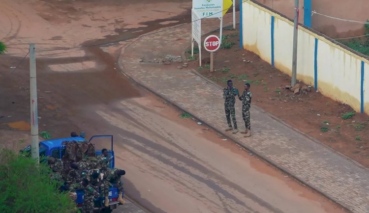 وزير خارجية النيجر: خيار "إيكواس" العسكري يضر بالرهائن والرئيس بازوم