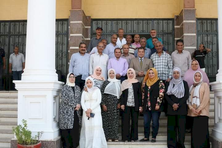 د.احمد عكاوي:رئيس جامعة جنوب الوادي يلتقي موظفي الادارة المركزية للحسابات