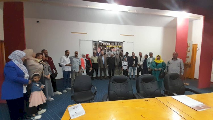 الأحتفاء بالشاعر قدري عبد العزيز بقصر ثقافة الخارجة