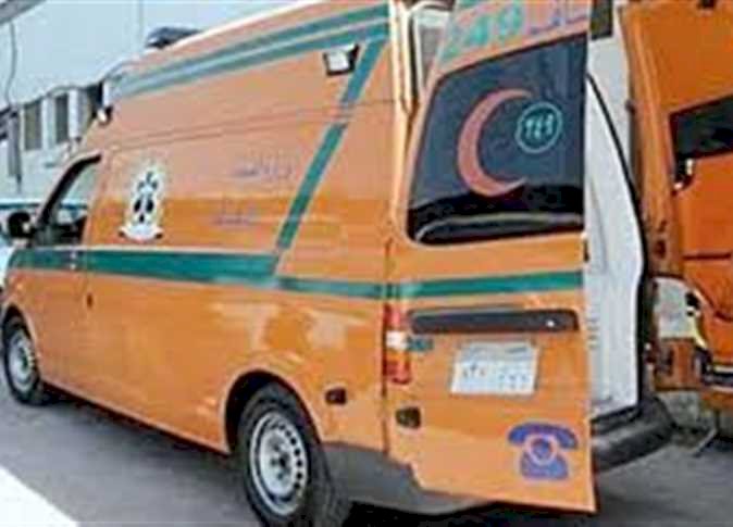 اصابة شخصان في انقلاب سيارة  بالمنيا