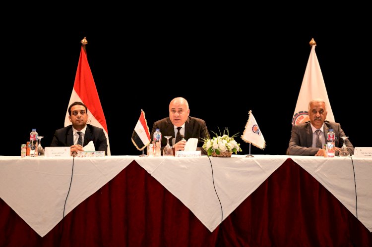 محافظ قنا يلتقي المهندسين المرشحين للعمل بالوحدات المحلية لمدن المحافظة