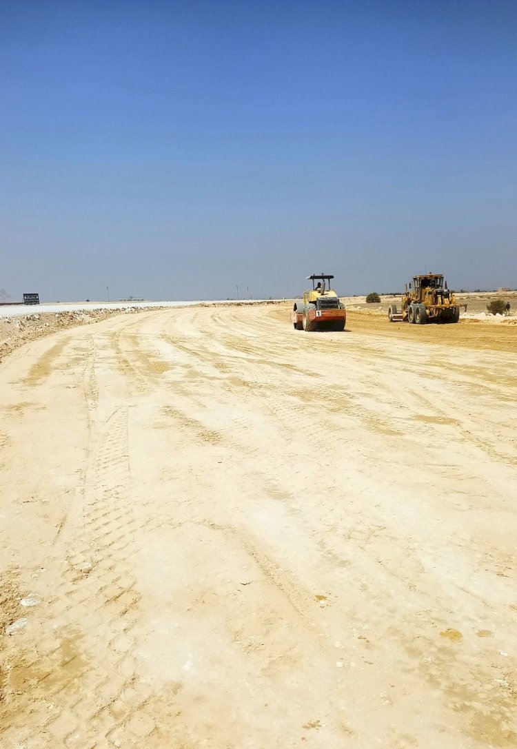 الفقي يتابع الموقف التنفيذي للطريق الغربي بطهطا