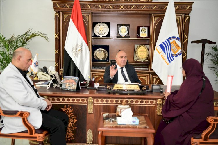 محافظ قنا يستقبل ٦٥ مواطن  لحل شكواهم