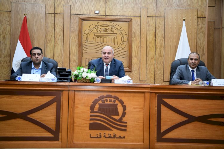 محافظ قنا يوافق علي تقسيط توصيل المياة للمستثمرين بمجمع الصناعات الصغيرة بنجع حمادى