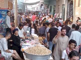 الالاف يحتفلون بختام صيام العذراء مريم ويتوافدون علي دير الجرنوس بالمنيا