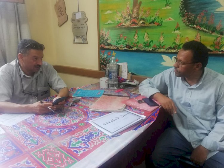 عفت وزيري يتفقد سير العملية التعليمية بمدرسة عمر بن الخطاب بأبو تشت