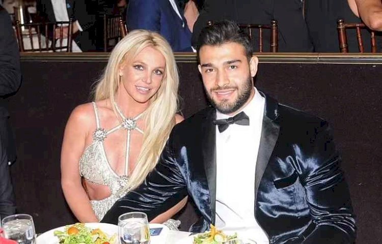 بريتني سبيرزتنقي مذكراتها من الكلمات البذيئة وتسعي لمصالحة والدها