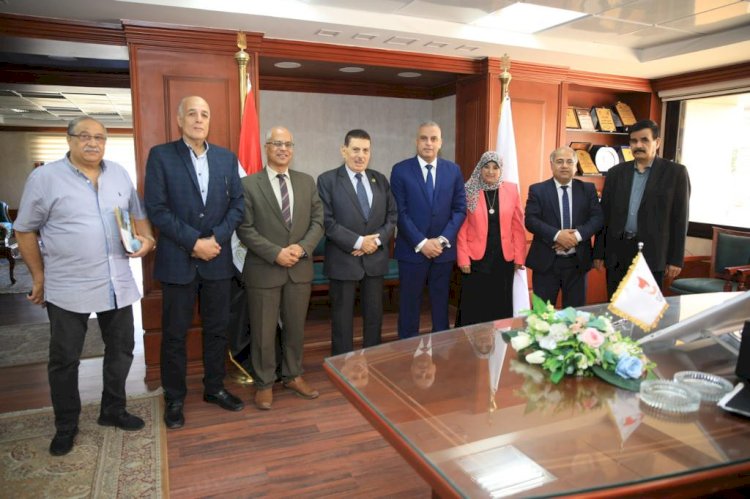 محافظ سوهاج يلتقي وفد التضامن الاجتماعي والاتحاد العام للتعاونيات لبحث اطلاق مبادرة "عون"