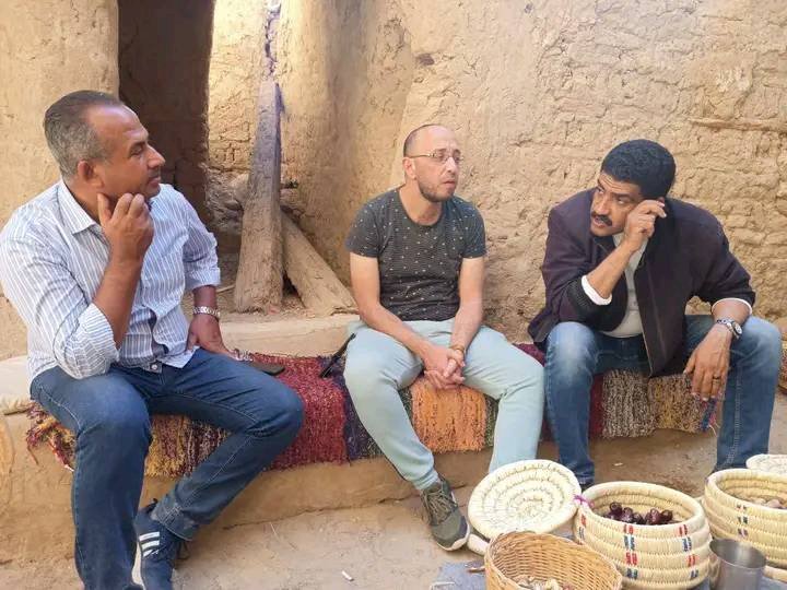 حكاية الشاعر الذي احب واحة واكتفي