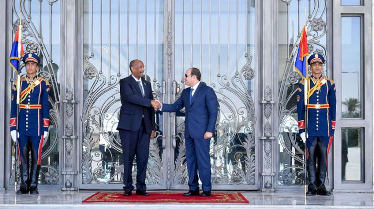 الرئيس السيسي يستقبل رئيس مجلس السيادة السوداني بمدينة العلمين الجديدة