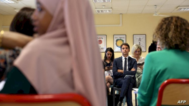 بسبب حظر العباءة بالمدارس حقوق الانسان في فرنسا حبر علي ورق