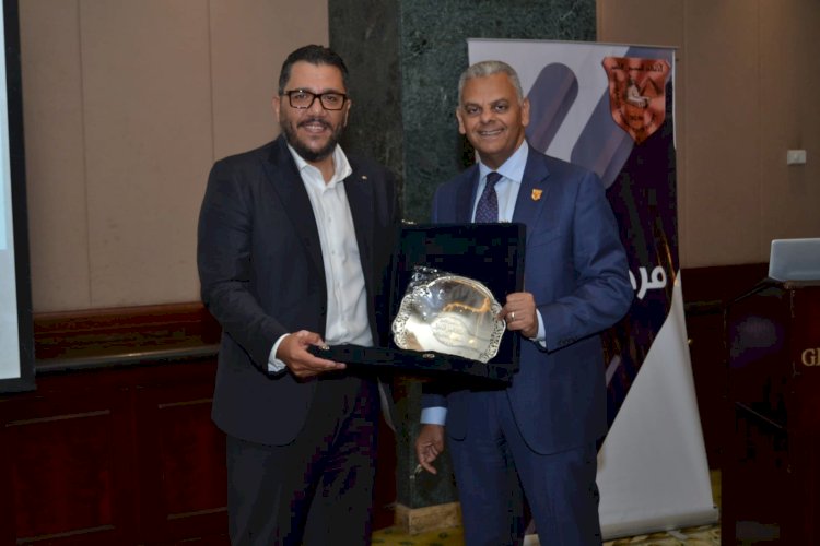 الاتحاد المصري للتأمين يكرم أيمن قنديل
