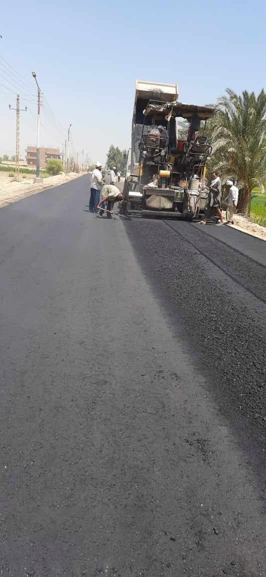 استكمال رصف طريق الخريجين بطول ٩كم بمركز سمالوط بالمنيا