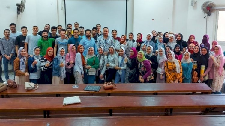 اعداد معلمي الرياضيات والعلوم بالانجليزية بجامعة المنيا