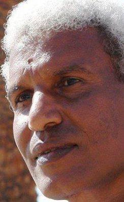 في الذكرى الثامنة للرحيل القبر محفور وشعرنا مولود