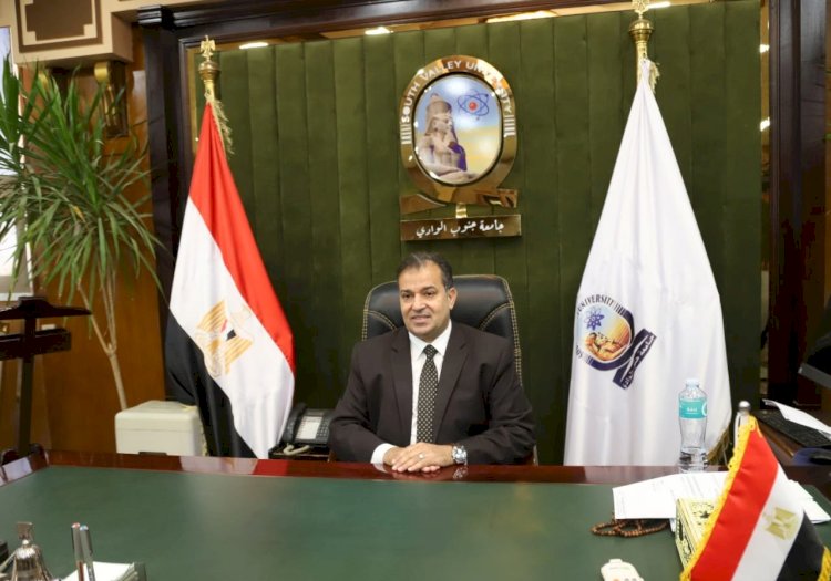 عميد حقوق جنوب الوادي يجتمع باعضاء التدريس لاستعدادات العام الجديد