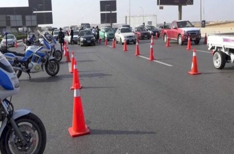 خدمات مرورلتنفيذ اعمال الممشي السياحي بمتحف الهرم حتي السبت القادم