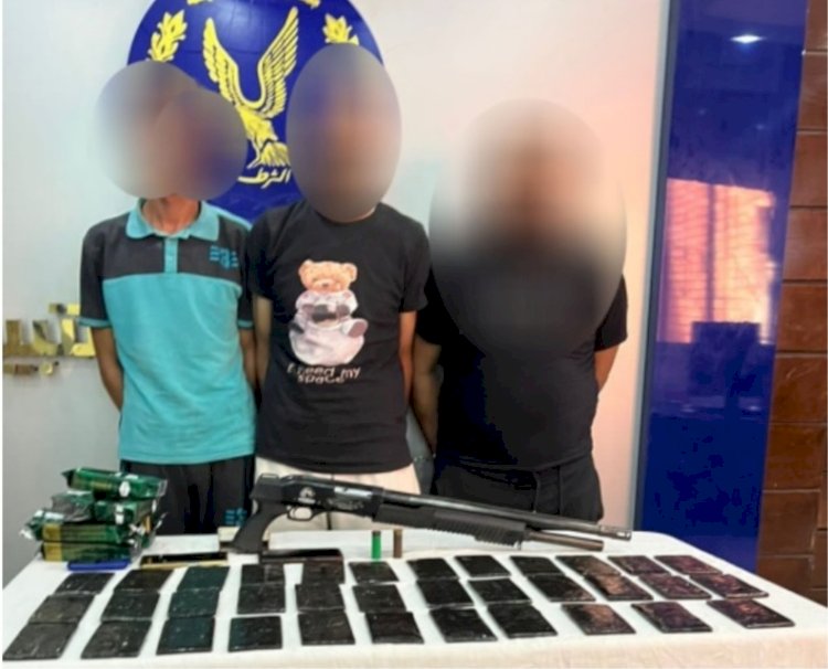 ضبط ثلاثة متهمين بحوزتهم مخدرات واسلحة بالقاهرة