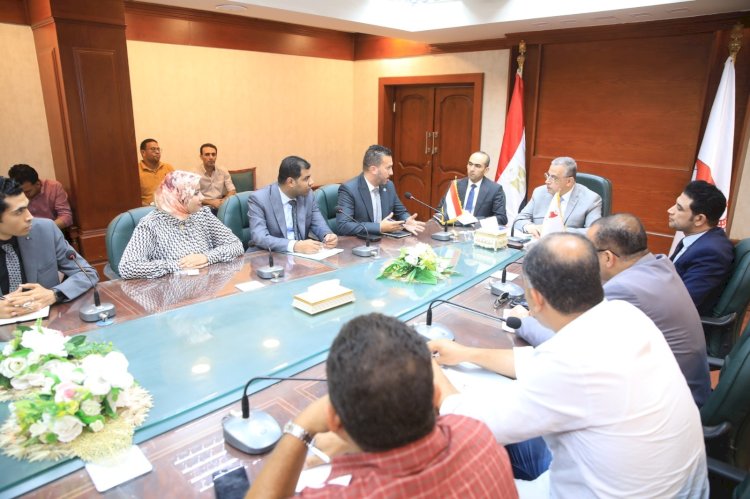 الفقي يلتقي وفد اعضاء المبادرة الوطنية لتطوير الصناعة "ابدأ"