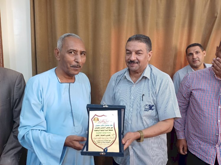 تعليمية أبوتشت تحتفي بموجه أول الرياضيات لبلوغه السن القانوني