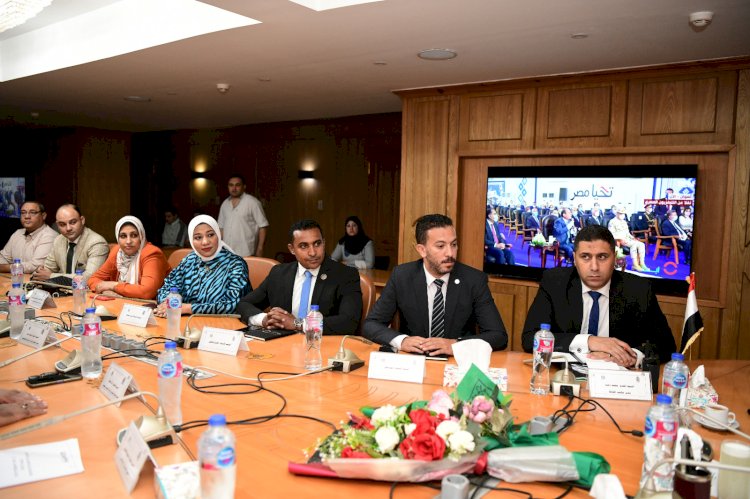 محافظ قنا يستقبل وفدًا من أعضاء المبادرة الوطنية لتطوير الصناعة المصرية