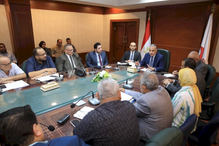 الفقي..يعقد اجتماع لتطوير كورنيش النيل الغربي واخميم