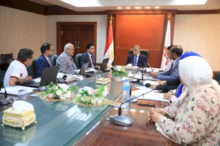 محافظ سوهاج يتابع المشروعات الخضراء الذكية