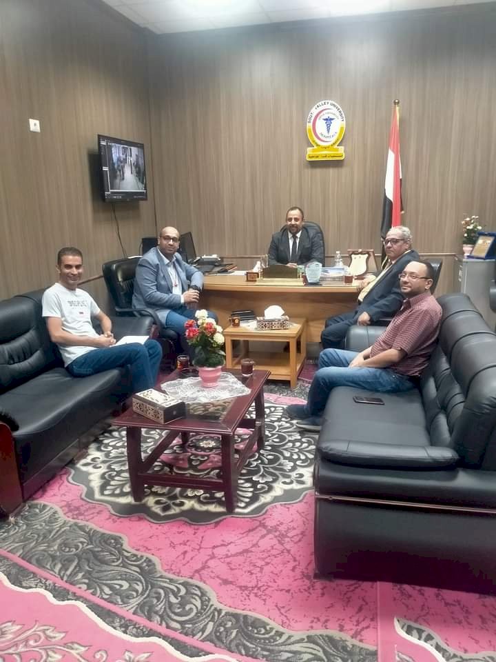 وكيل وزارة الصحة يبحث سبل التعاون مع المستشفيات الجامعية بقنا 