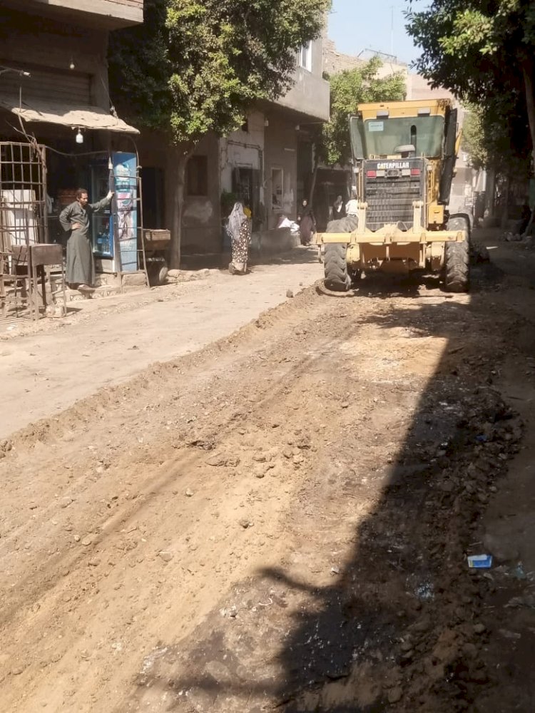 حملات لمتابعة حالة النظافة العامة وتسوية وتمهيد الطرق بالمنيا