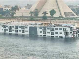 تحقيقات النيابة في حادث باخرة المنيا: لم تعبر الممر الملاحي.. ولا خسائر بجسم الكوبري